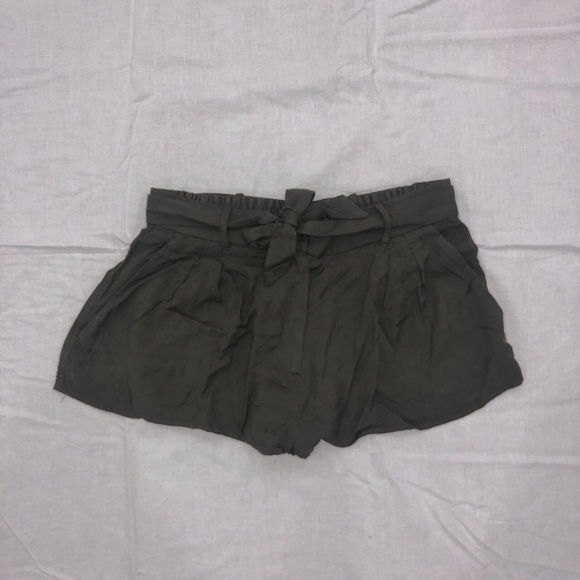 NWOT Aritzia (Talula) Lightweight Flowy Shorts - Picture 1 of 4